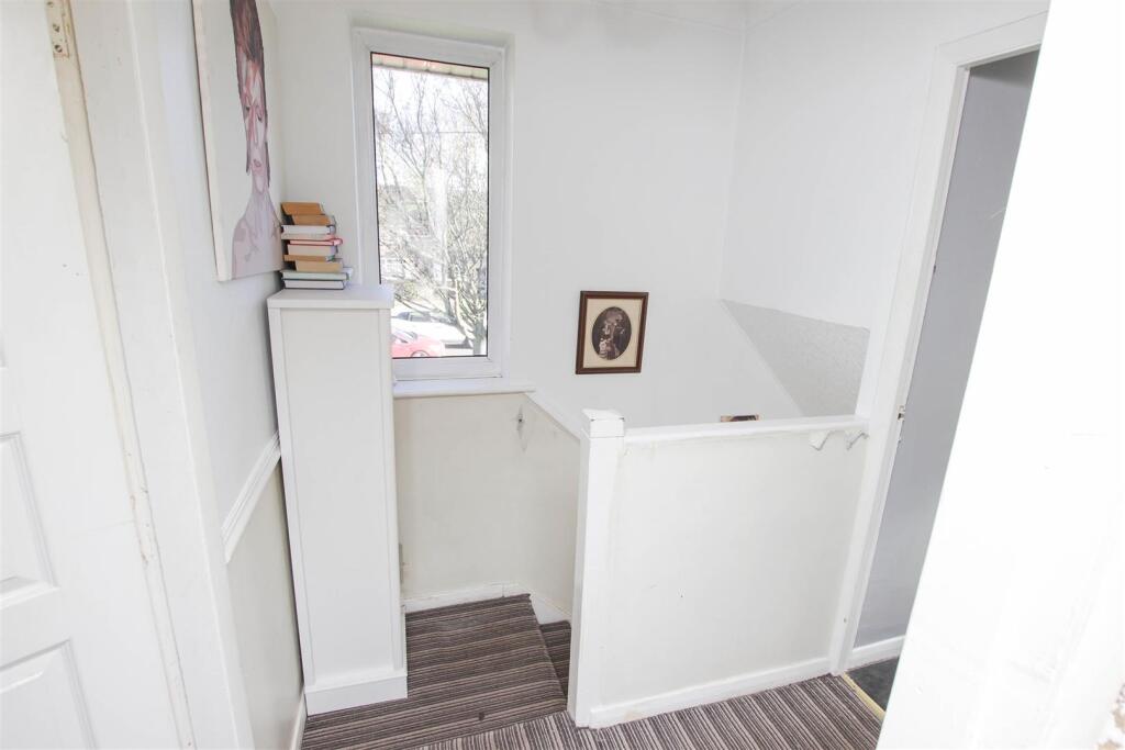 FIRST FLOOR LANDING