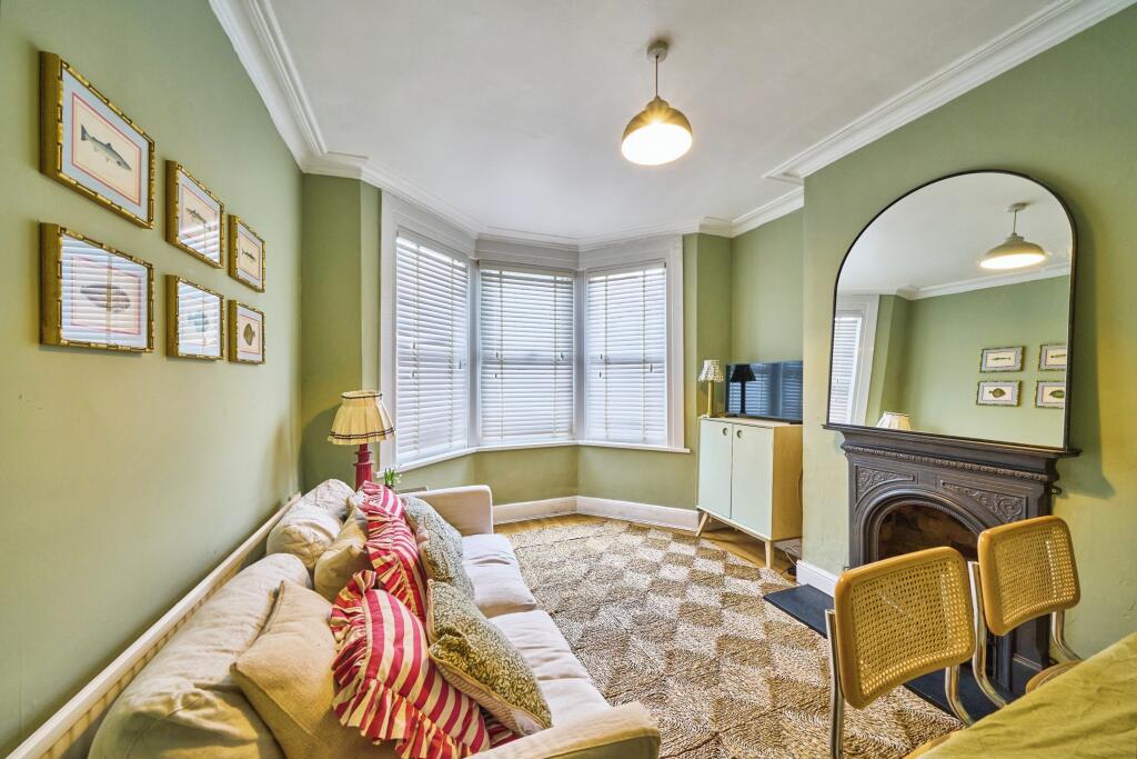 Lounge/Dining Room