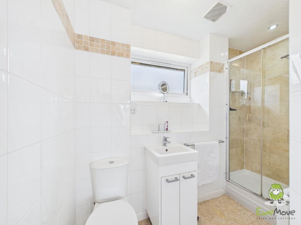 CAM02463G0-PR0086-STILL032