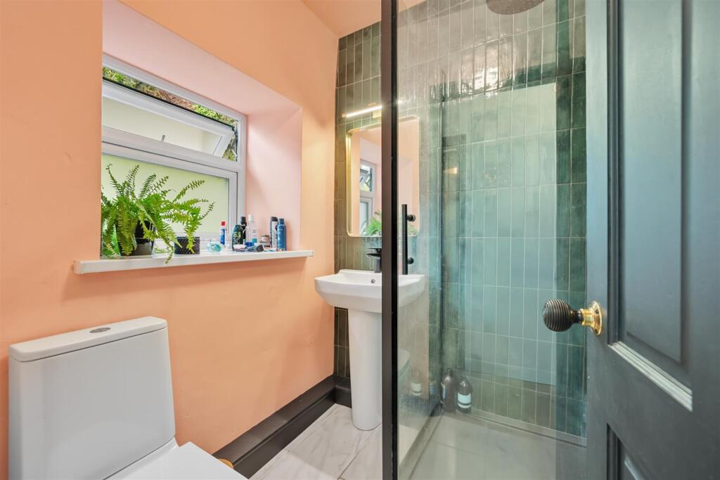 Shower Room.jpg
