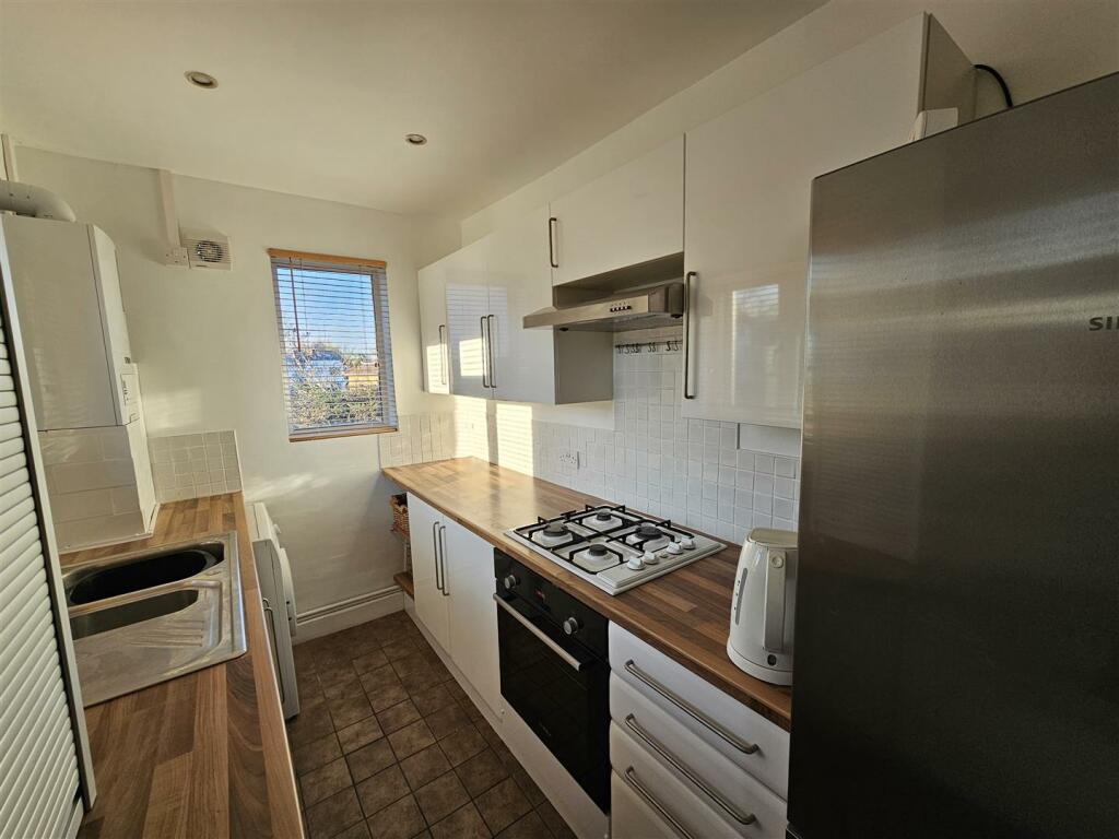Kitchen2.jpg