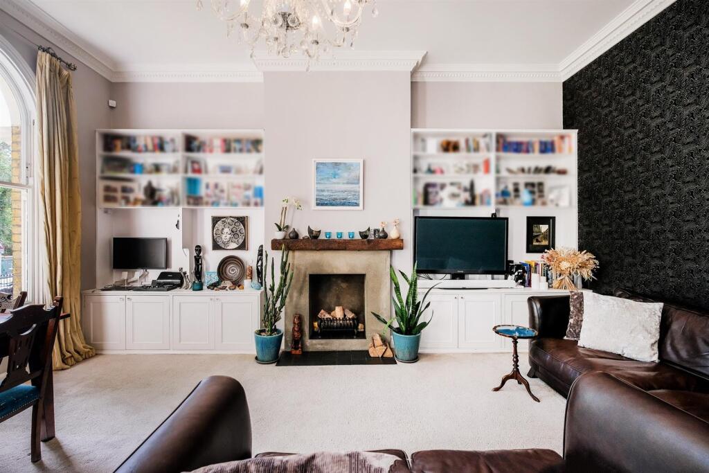 Flat 2, 70 Hermon Hill-11.jpg