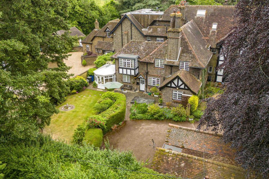 Little Garlands, Grange Lane, SL6 9RP Drone (LOW R