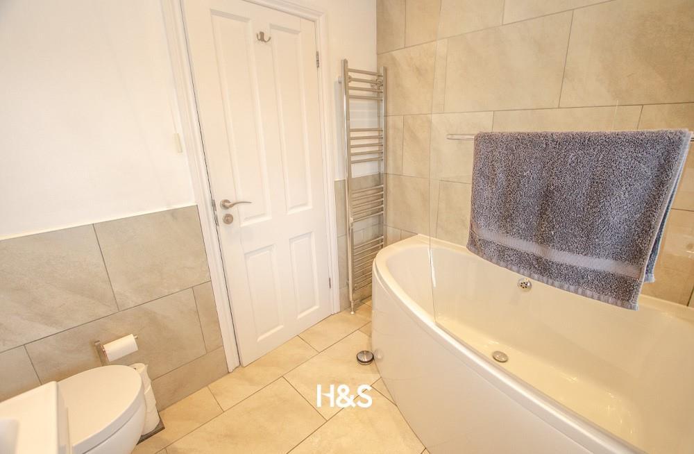 33 Burman Road - Bathroom.jpg