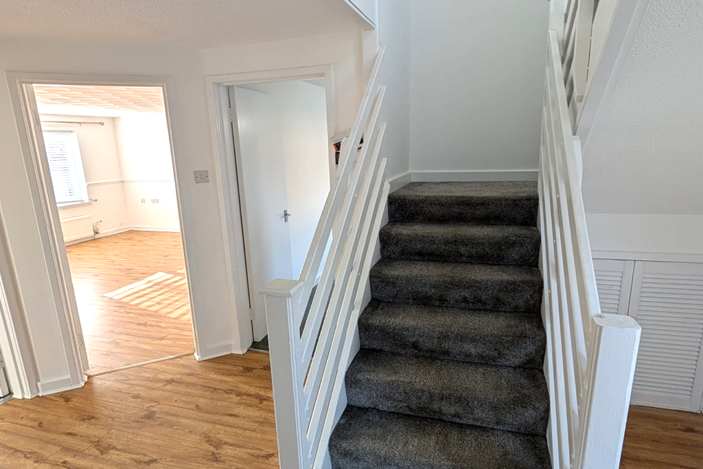STAIRCASE TO UPPER