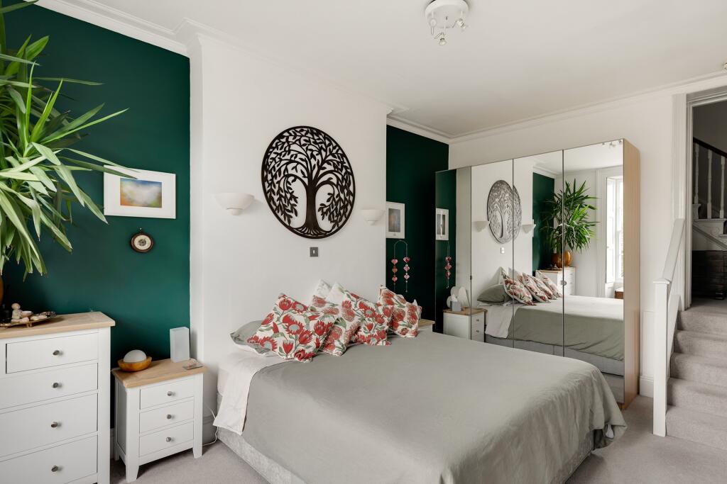 Bedroom ()