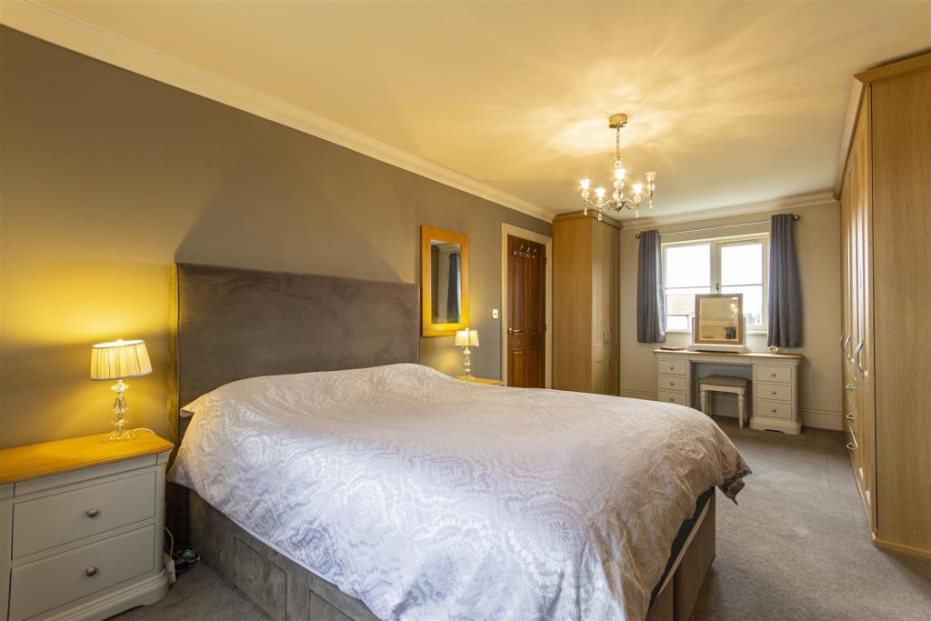 Master Bedroom_2.JPG