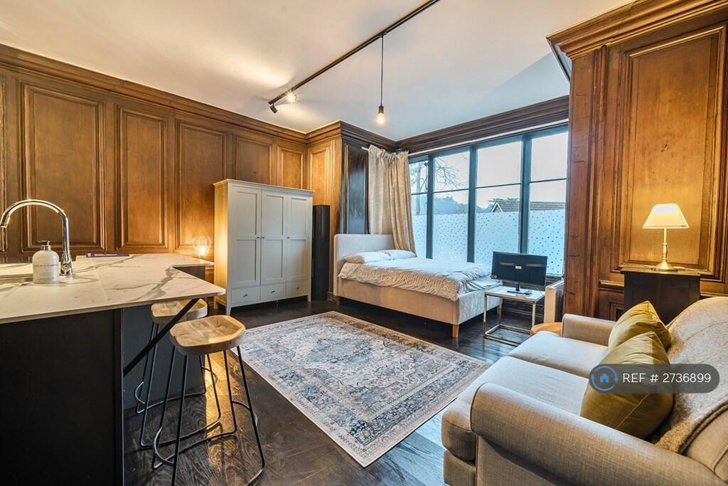Studio Room