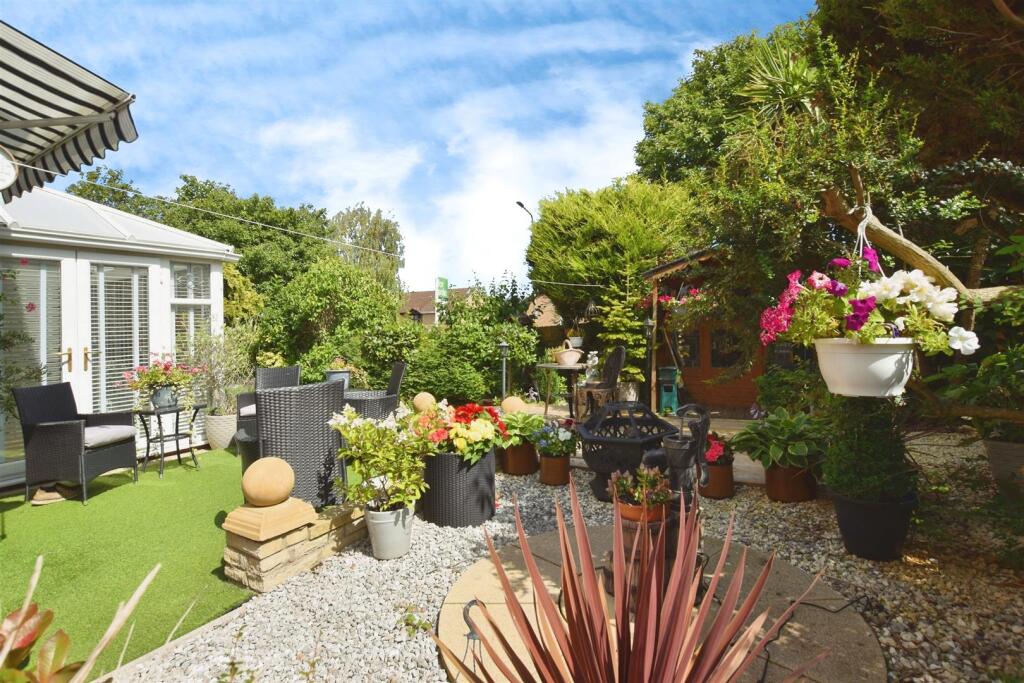 37344711-gdn 20seat 20 282 29 20b.JPG