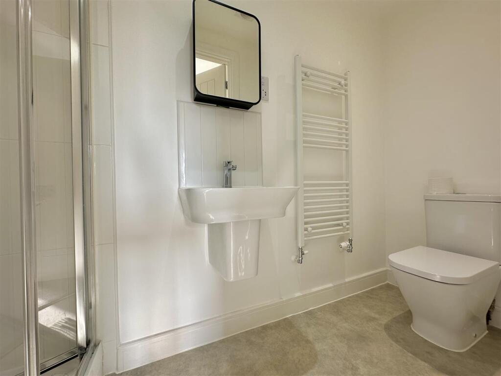 EN SUITE