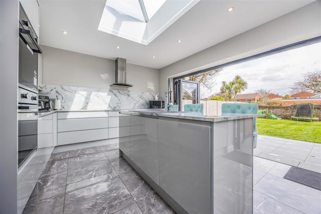 53 Fourth Avenue, Havant-Small-PorticoMarketing-So