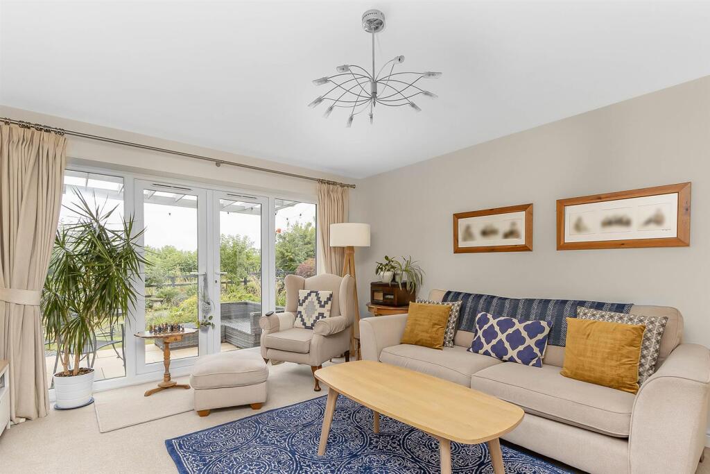 4 Buttercup Close, Lutterworth (14).jpg