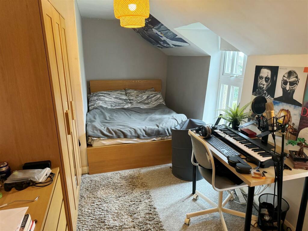 Bed 3.JPG