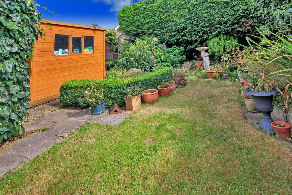 Further Garden.JPG