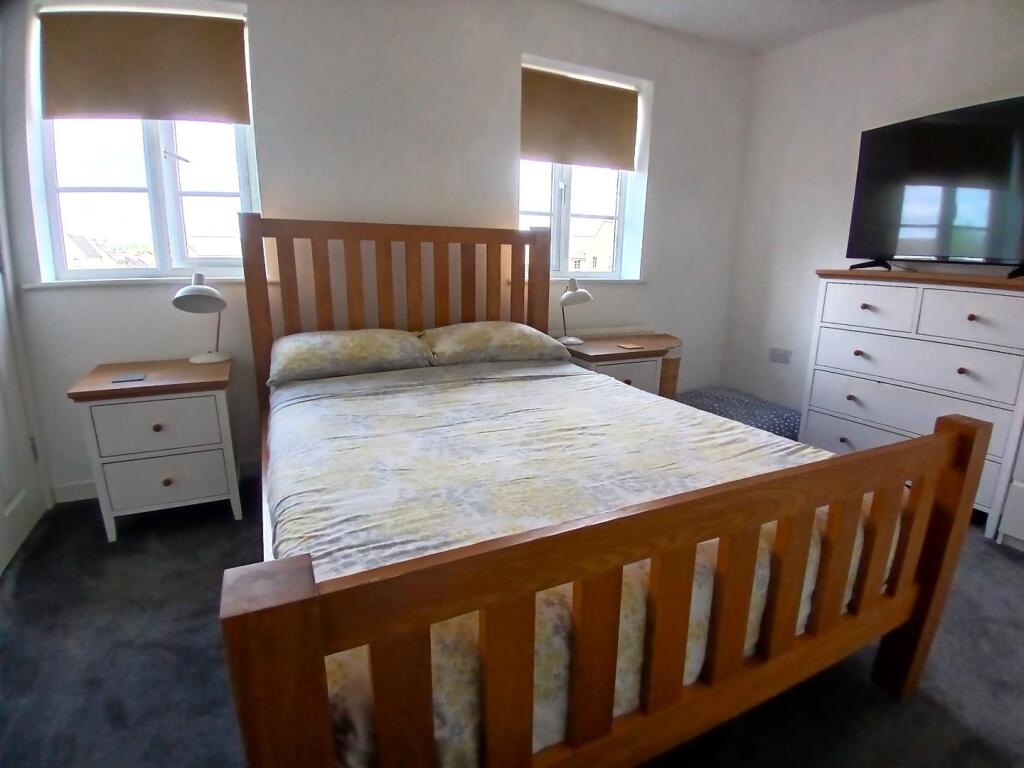 Bed 1.jpg