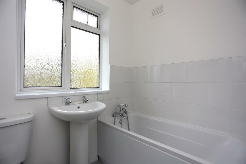 56 Applesham Avenue Bathroom.JPG