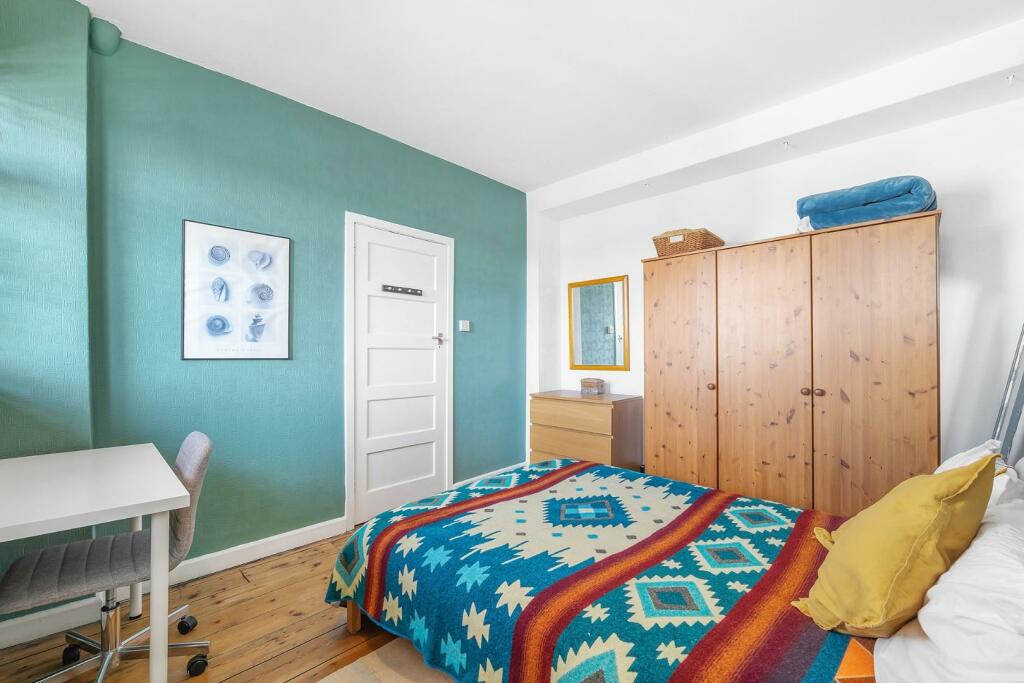 Bedroom 1 (2).jpg
