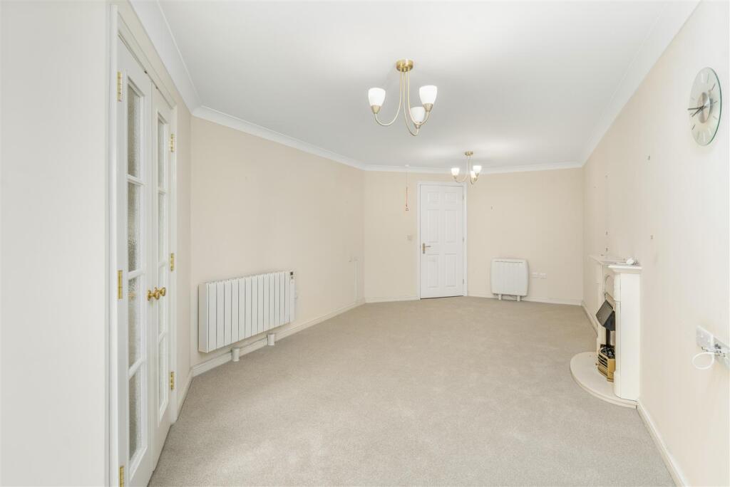 7 Foxhall Court, Banbury-5.jpg