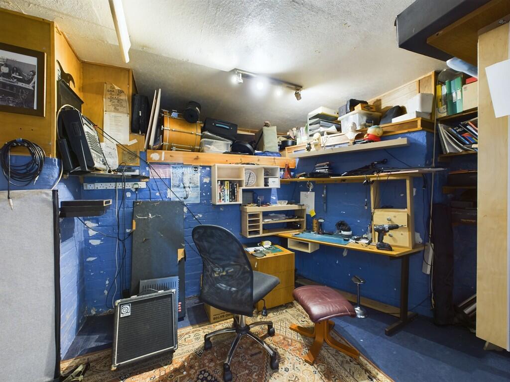 CAM03974G0-PR0090...