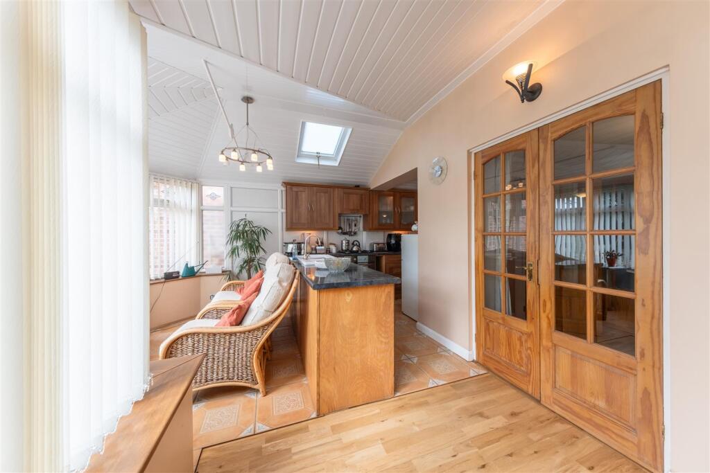 10 Meadow Close-005.jpg