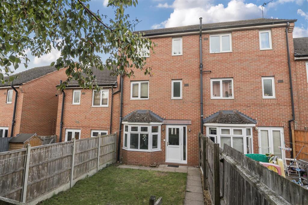 38 Stowe Drive, Rugby (3).jpg