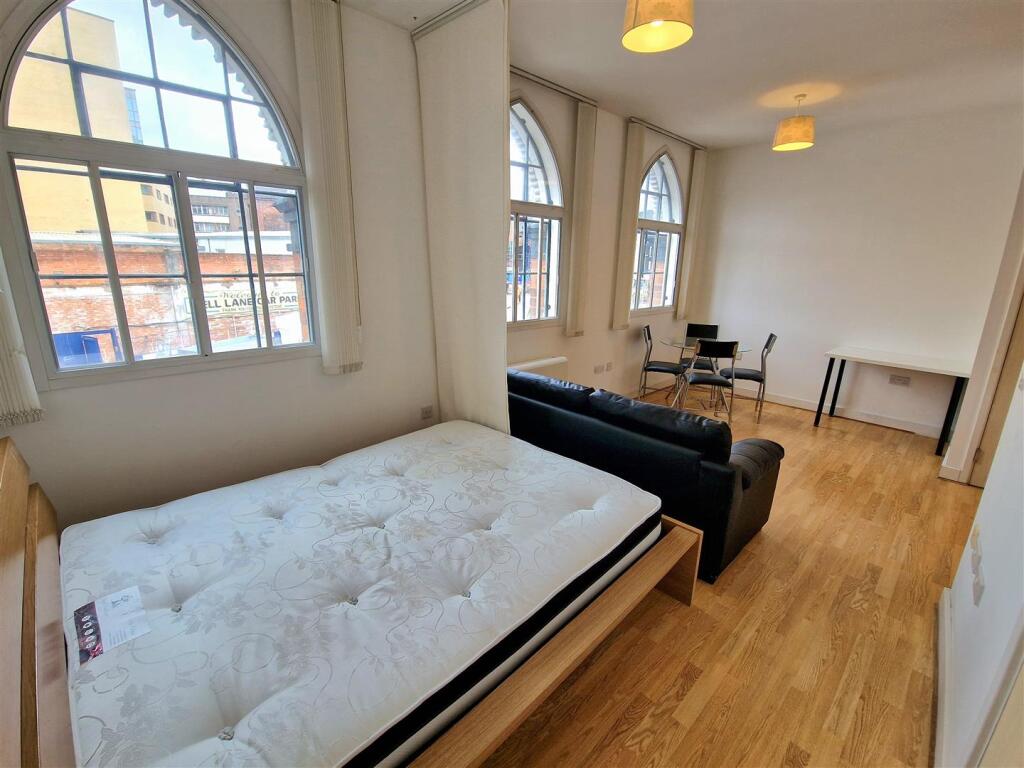 Bedroom/Living Area