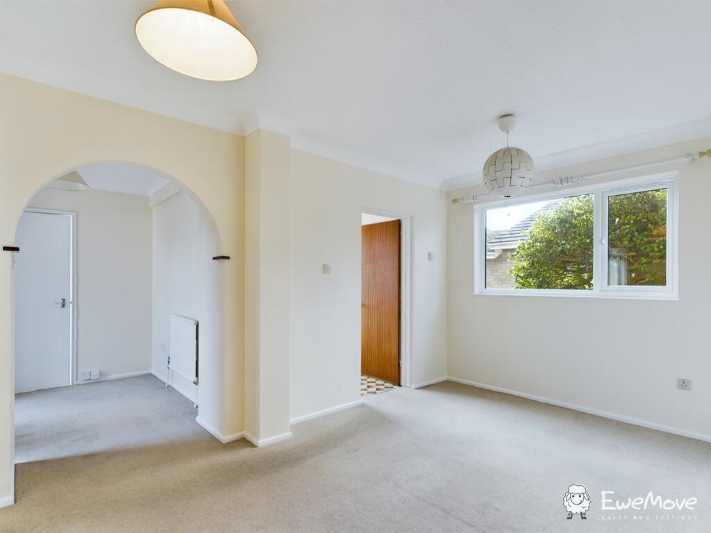 CAM02899G0-PR0037-STILL013