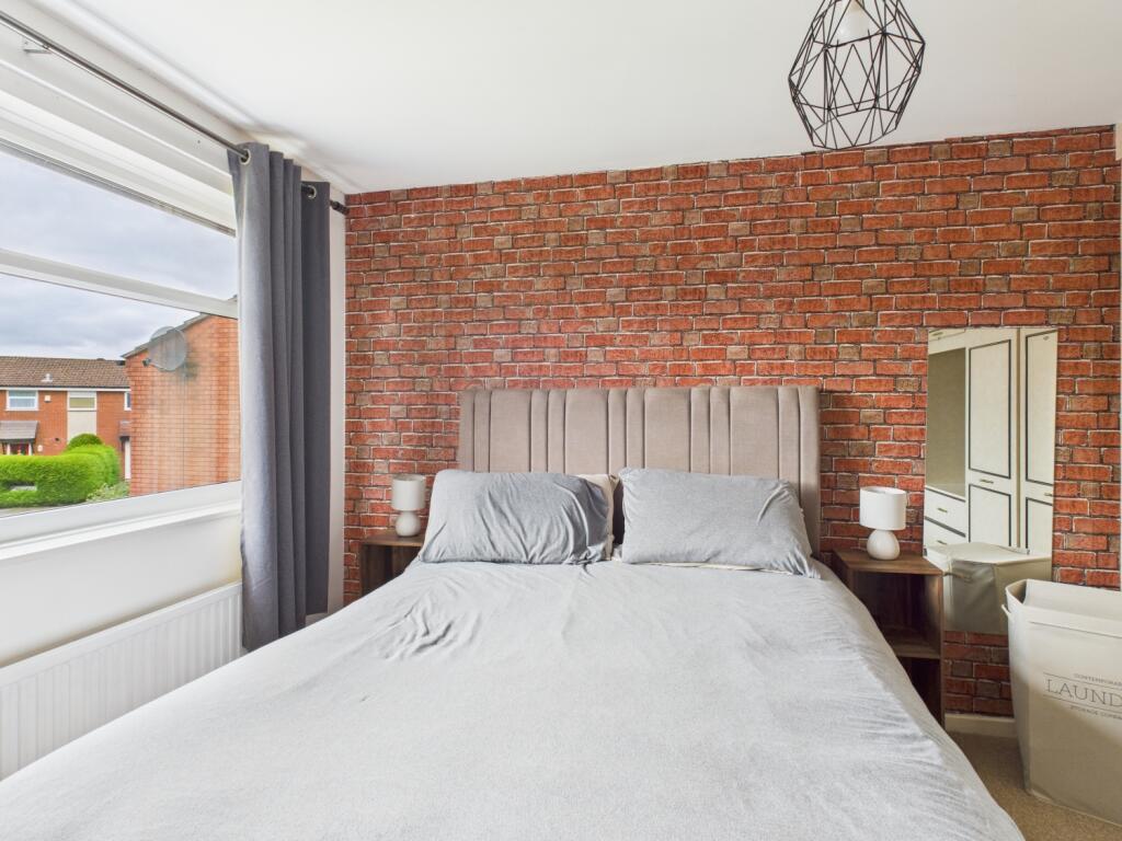 CAM03729G0-PR0152-STILL022