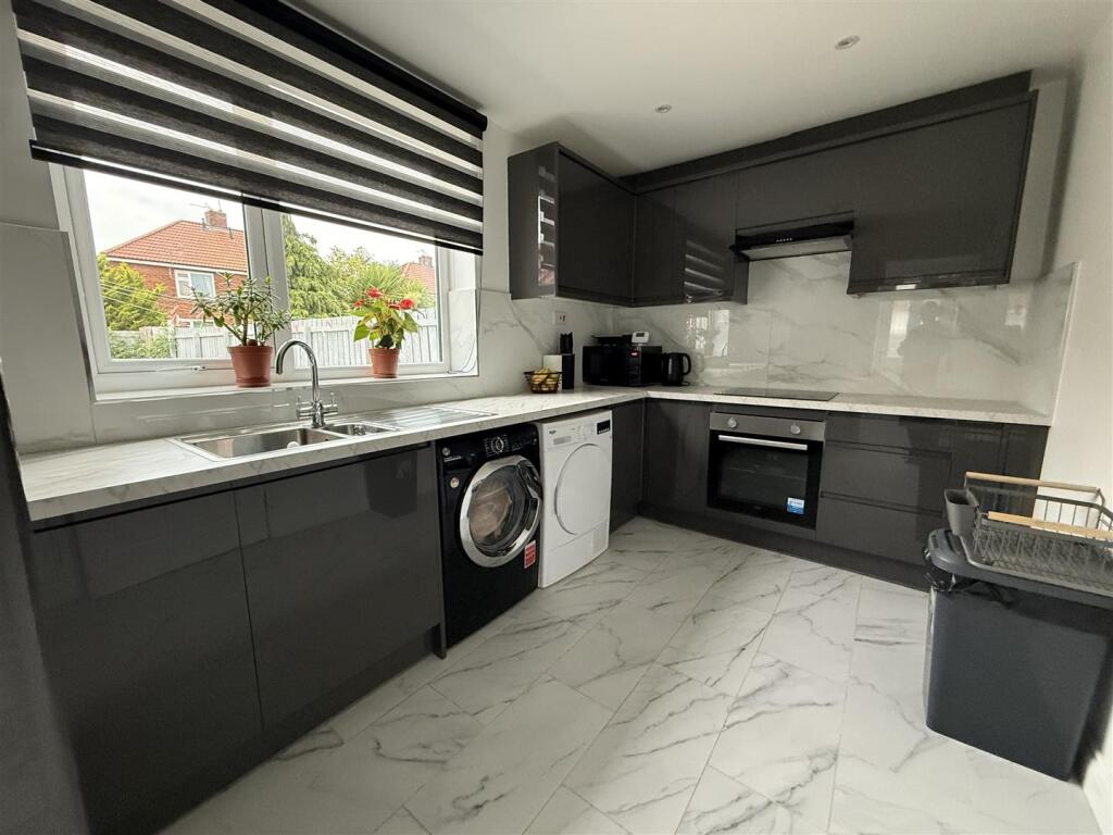 KITCHEN &amp; DINER