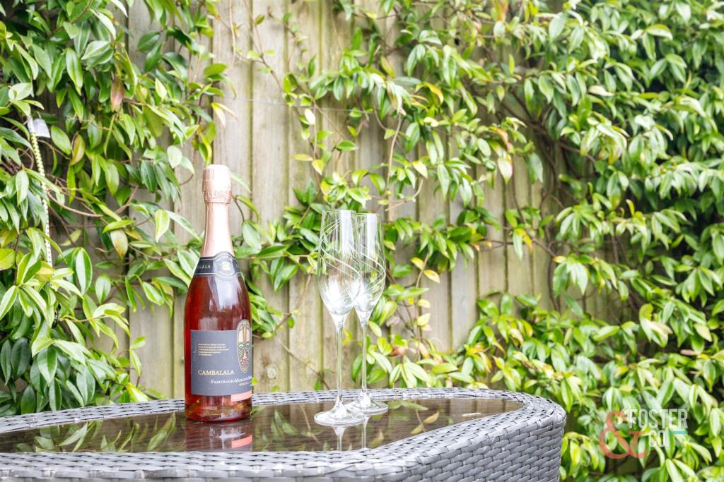 Whitethorn Drive, 9-031.jpg