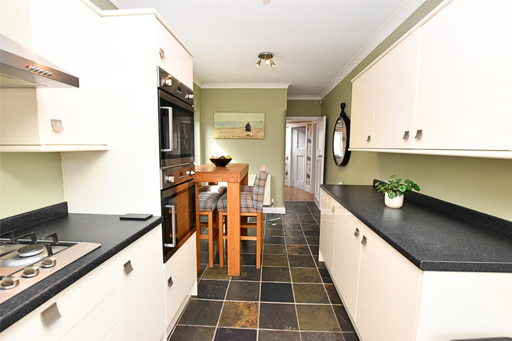 KITCHEN/BREAKFAST ROOM