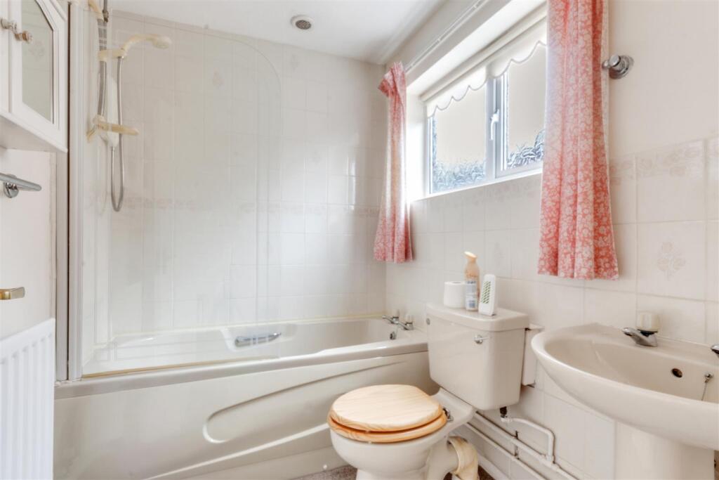 Bathroom.jpg