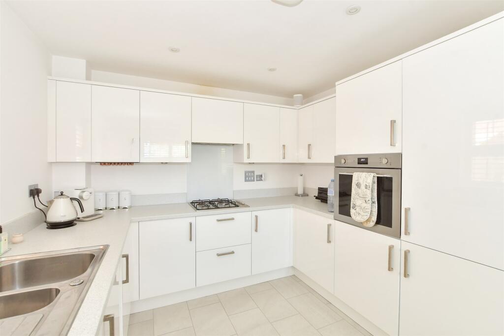 Kitchen/ Dining Room