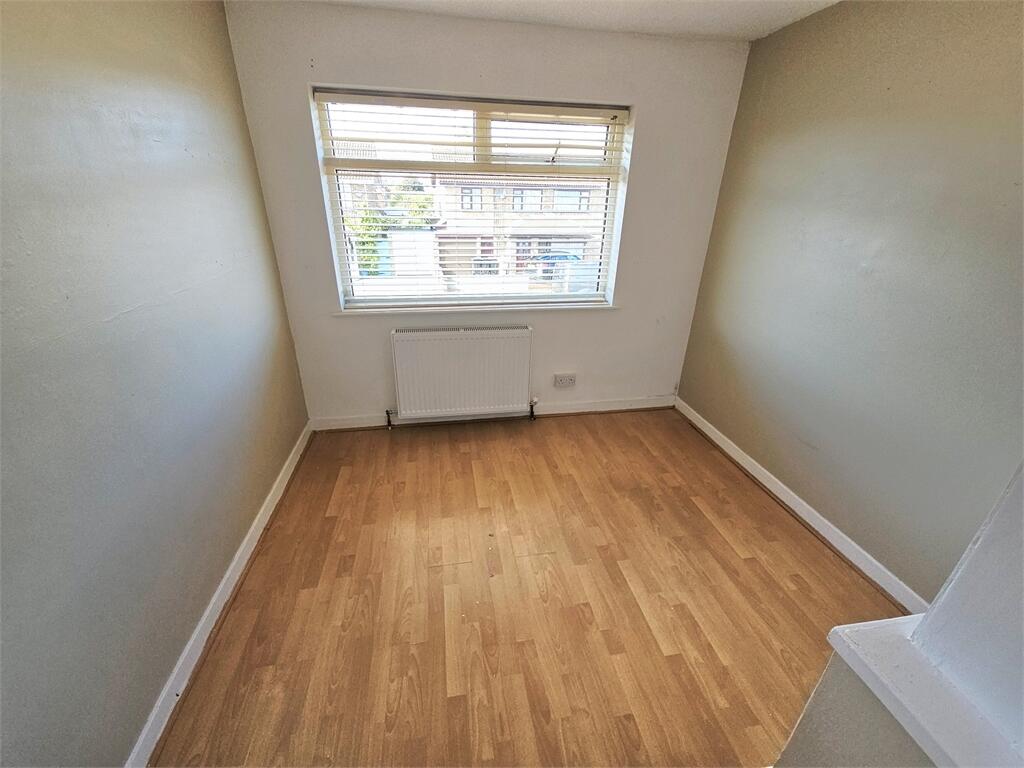 Detached garage to rear