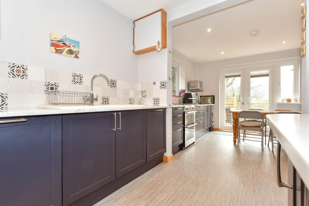 Kitchen/ Breakfast Room