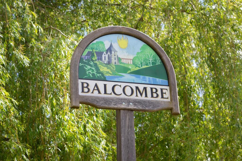 Balcombe signpost.jpg