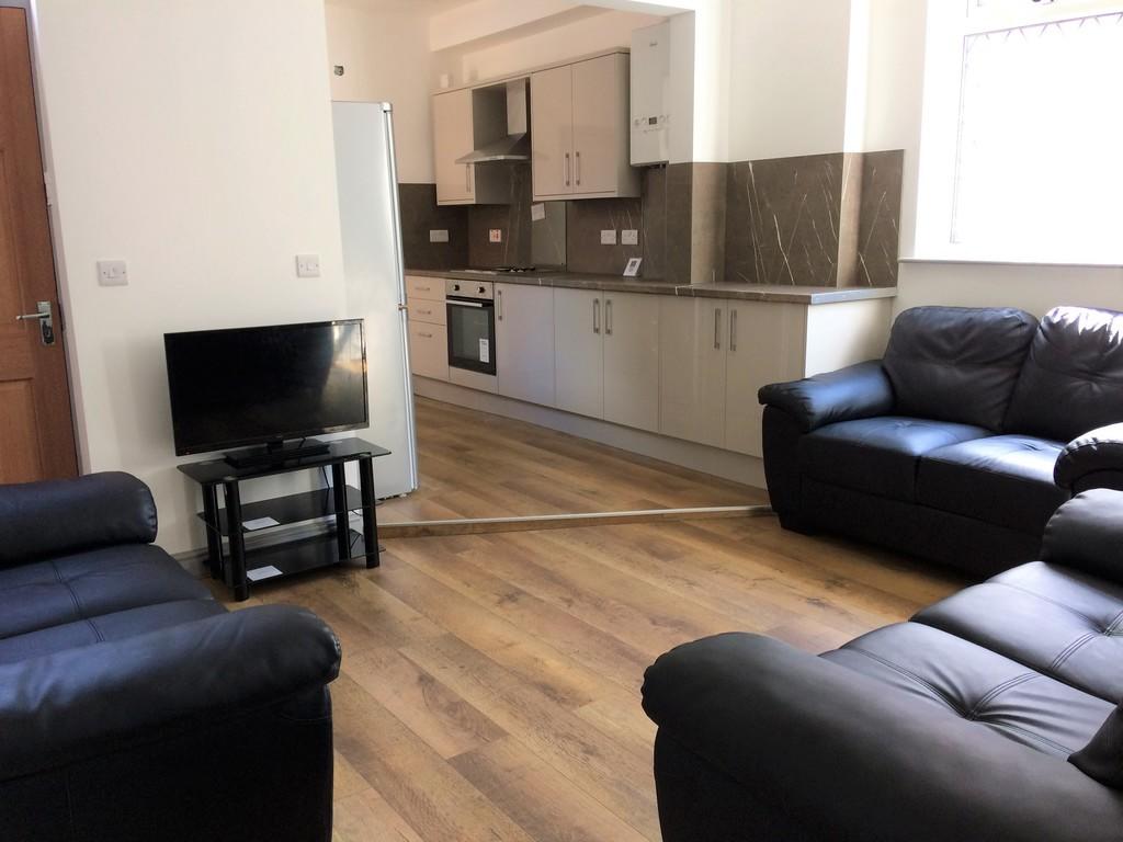 Lounge / Kitchen