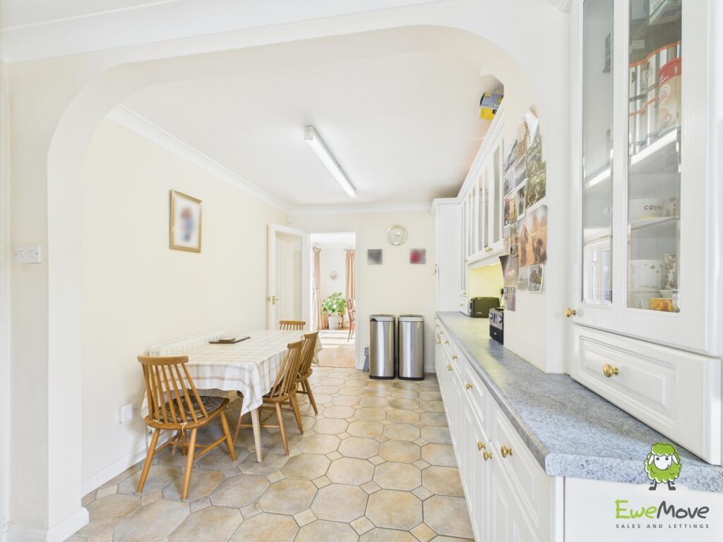 CAM03778G0-PR0261-STILL033