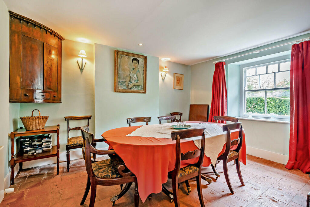 8593269-interior0...