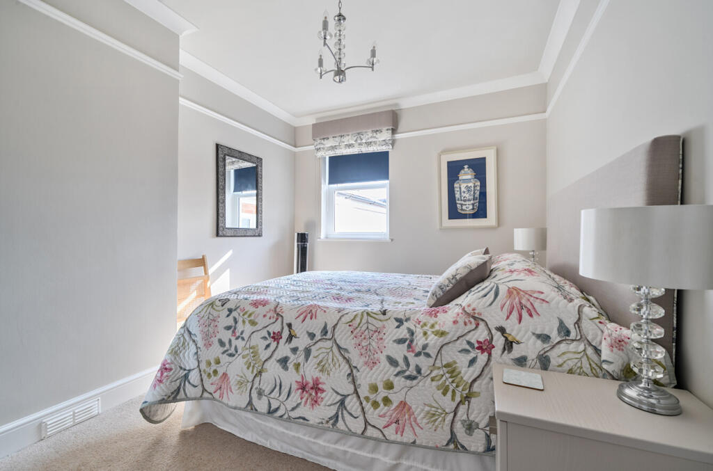 1364425-4-68e7bb0...