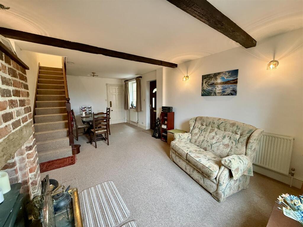 Living/Dining Room:
