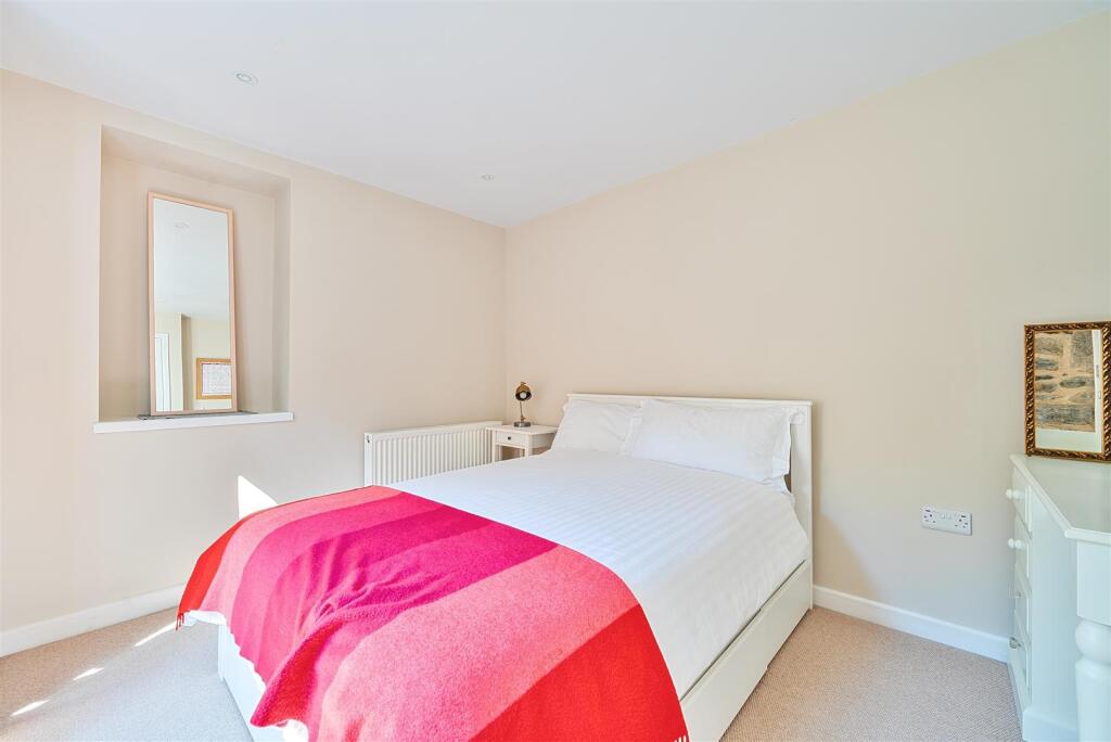 Bed 3.jpg