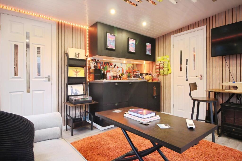 Annexe Living Room 3.JPG
