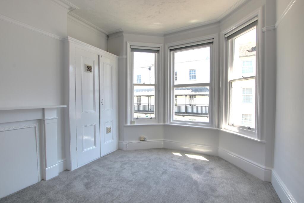 5 BED 1.jpg