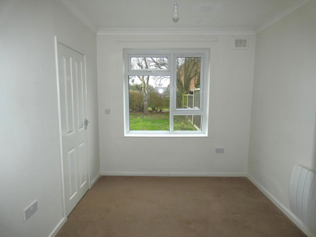 Pic 4 Dining Room (2).JPG