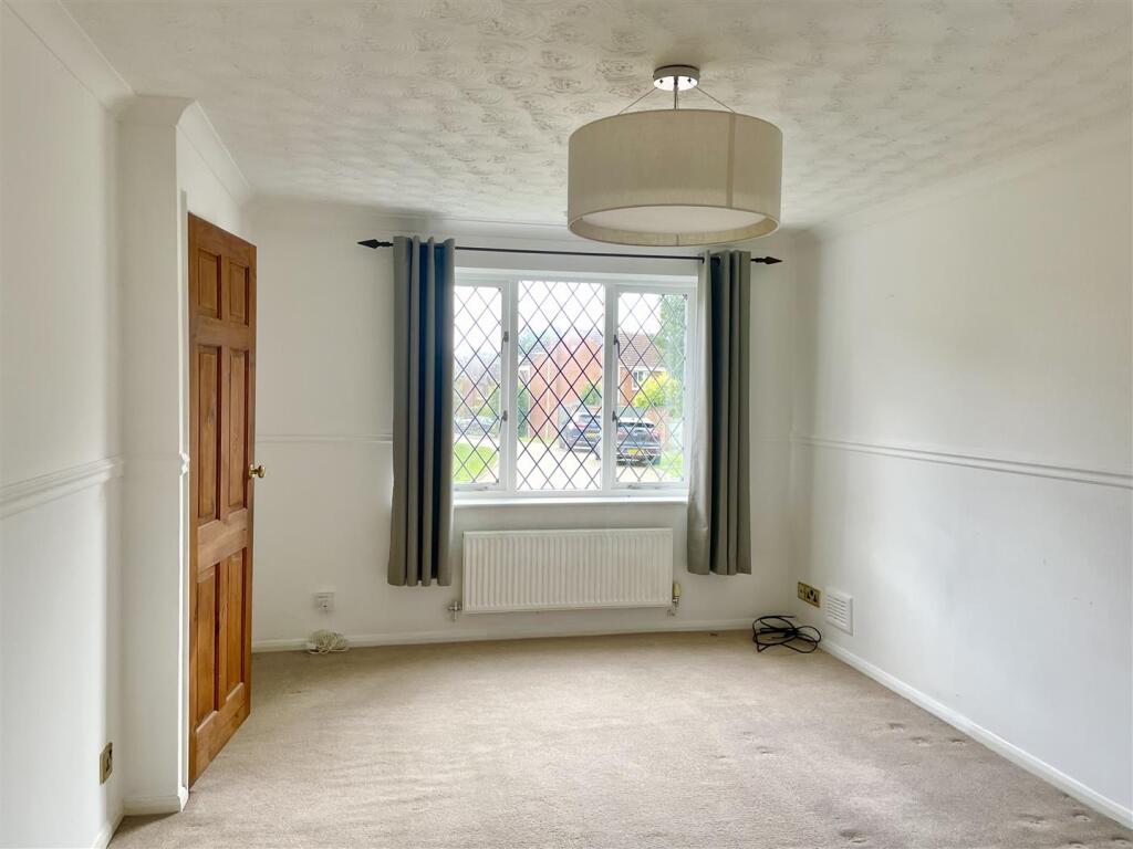 Sitting Room (1).JPG