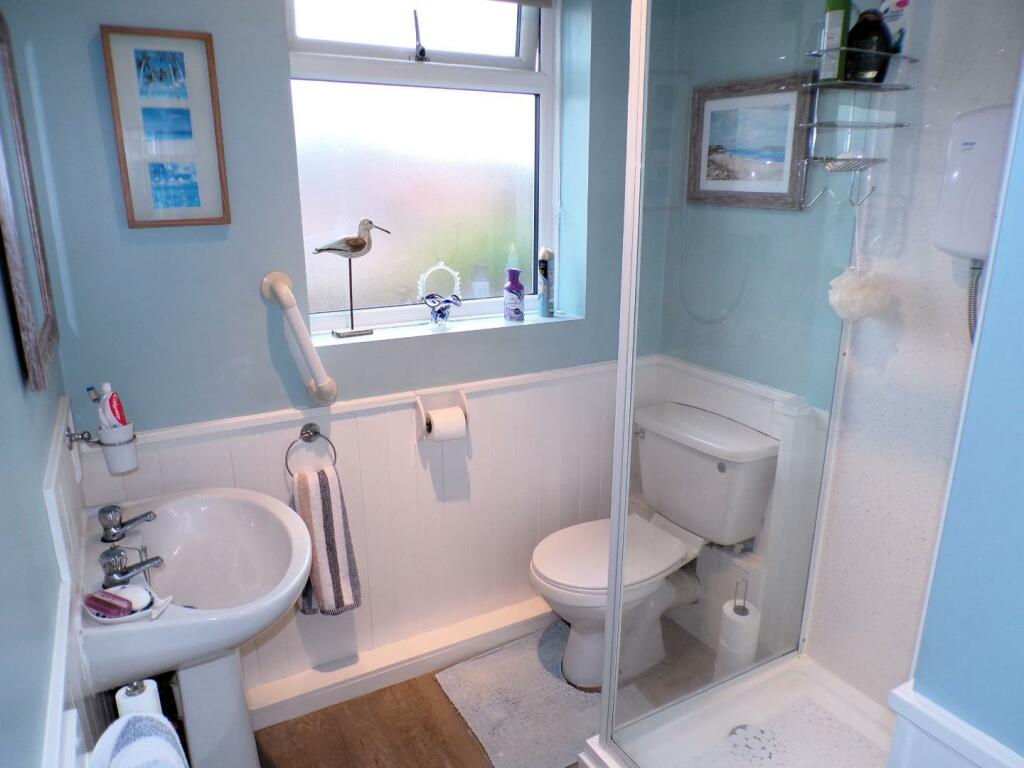ShirleyAve1bath.JPG