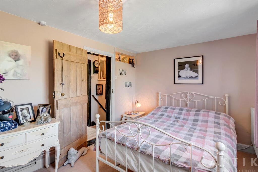 2 Town Farm Cottages IP19 0BE (24).jpg