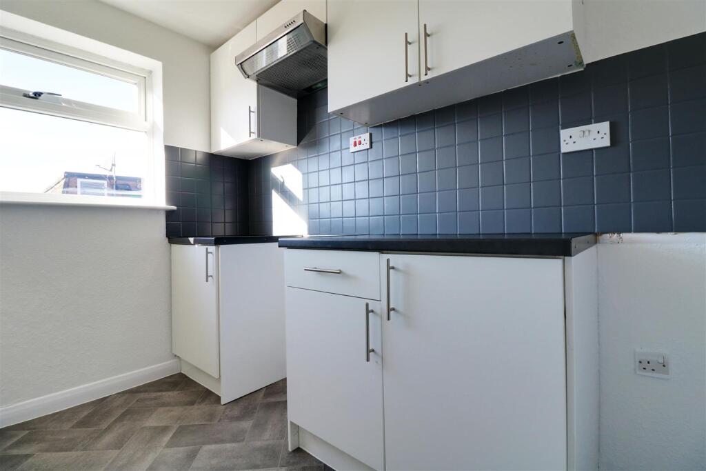 kitchen 1.jpg