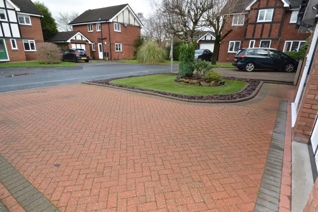 FRONT GARDEN